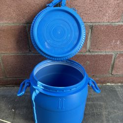 Feed Container