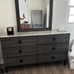 Dresser w 2 matching nightstands