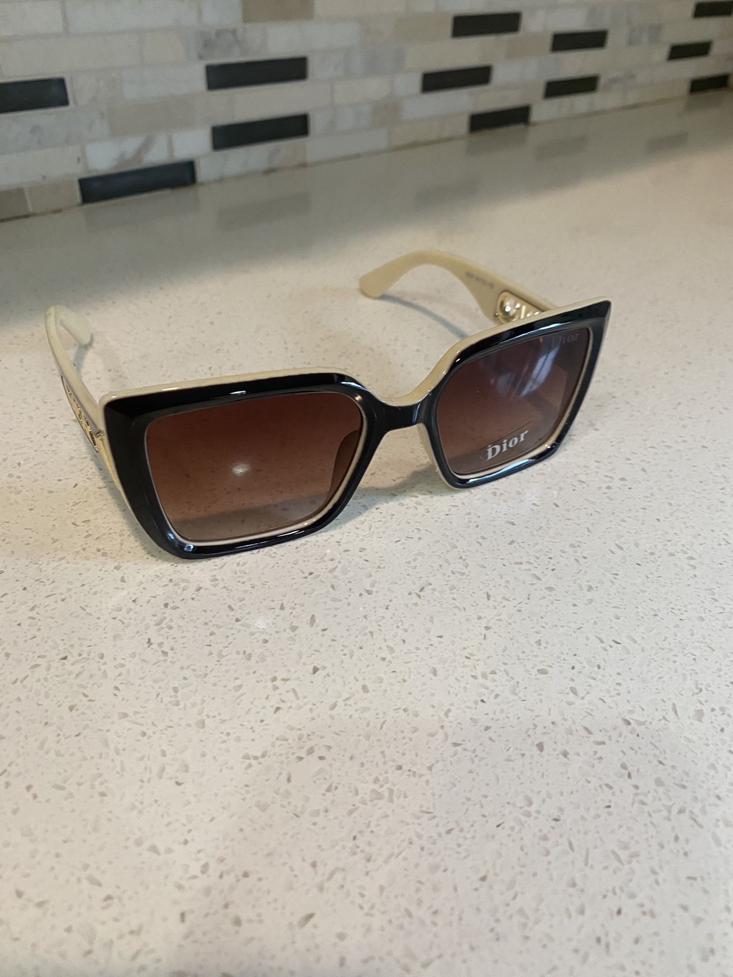 Dior Sunglasses 🕶️