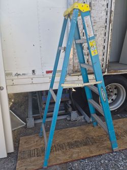 6' Fiberglass used ladder