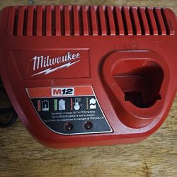 Milwaukee M12 Charger 