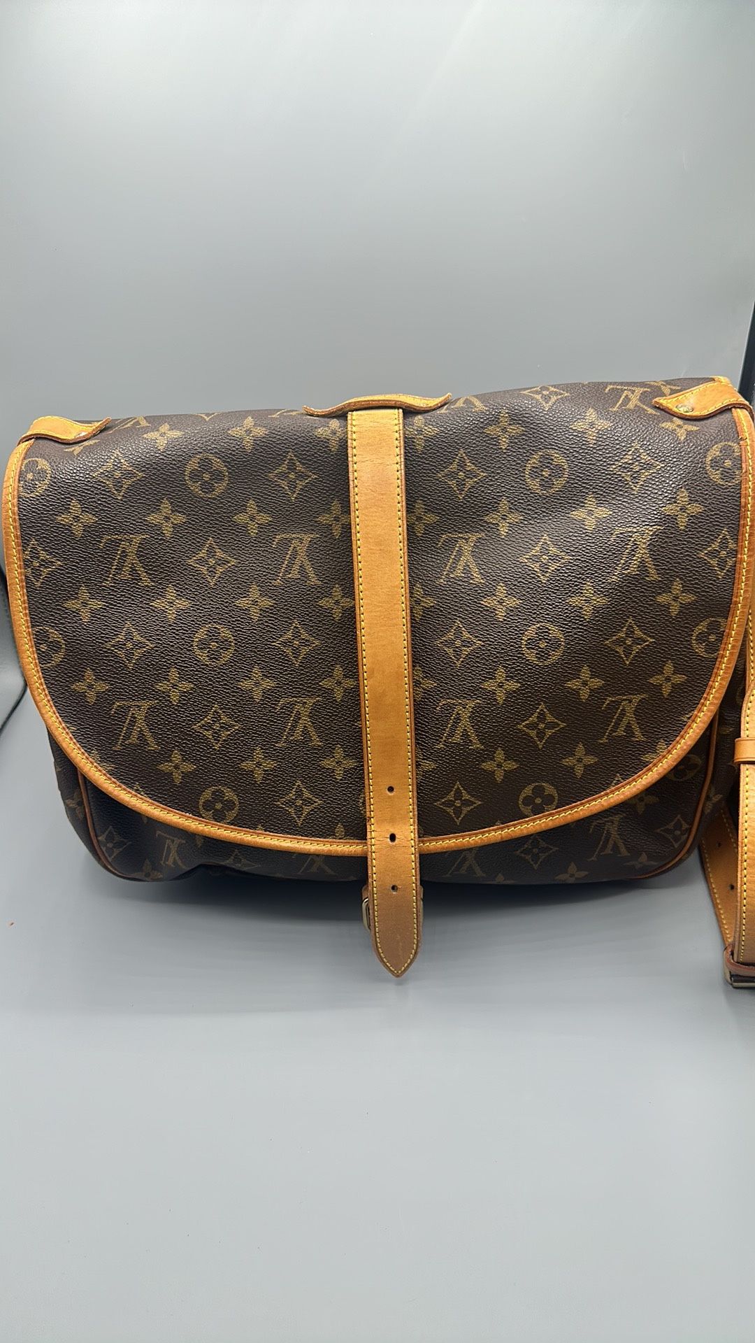 Louis Vuitton Saumur 35