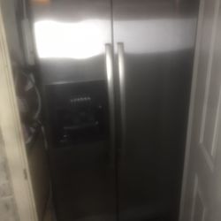 Whirlpool stainless steel fridge raider