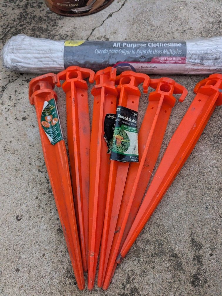 Set Of 6 Ground Stakes And Clothesline