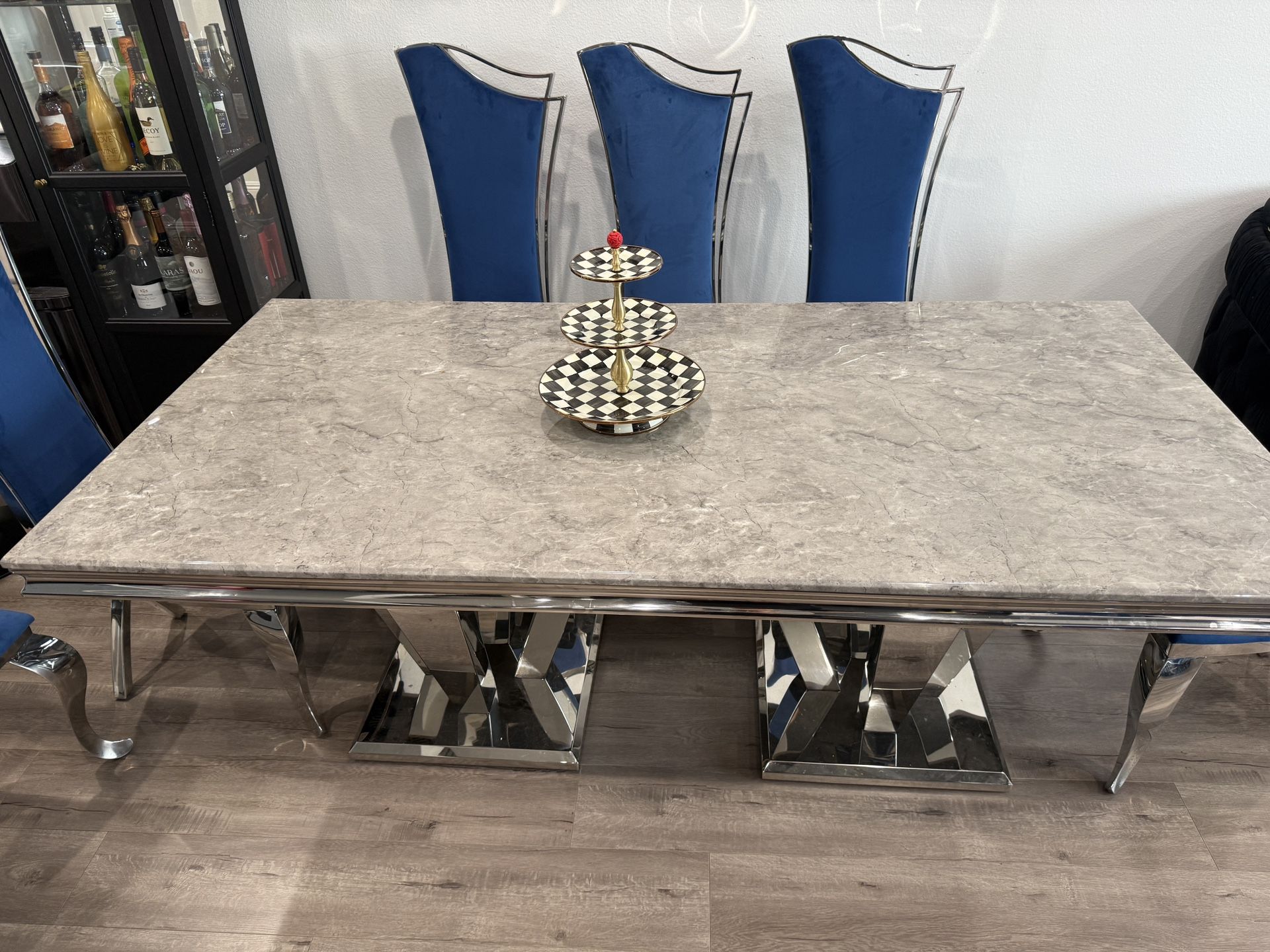 Dining room table
