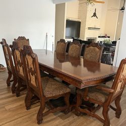DINNING ROOM SOLID WOOD TABLE WITH 8 Chair 