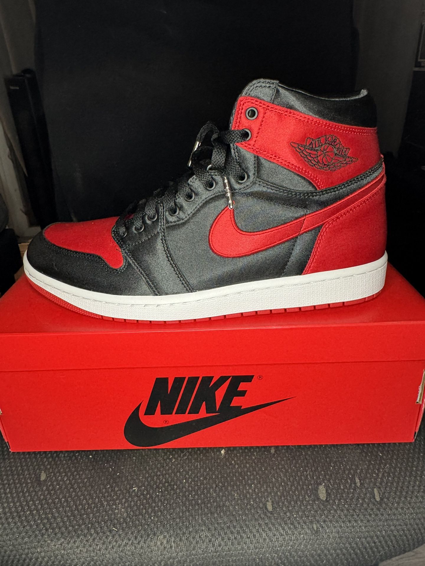 Air Jordan 1 Satin