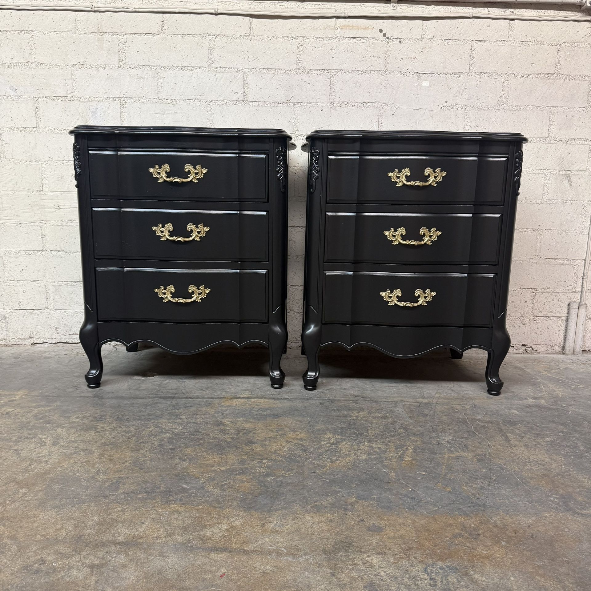 Delivery is available vintage solid wood black pair of nightstand $490 OBO ! Dimensions:W=23in. D=17in. H=27in. / Delivery is available. / Click pro