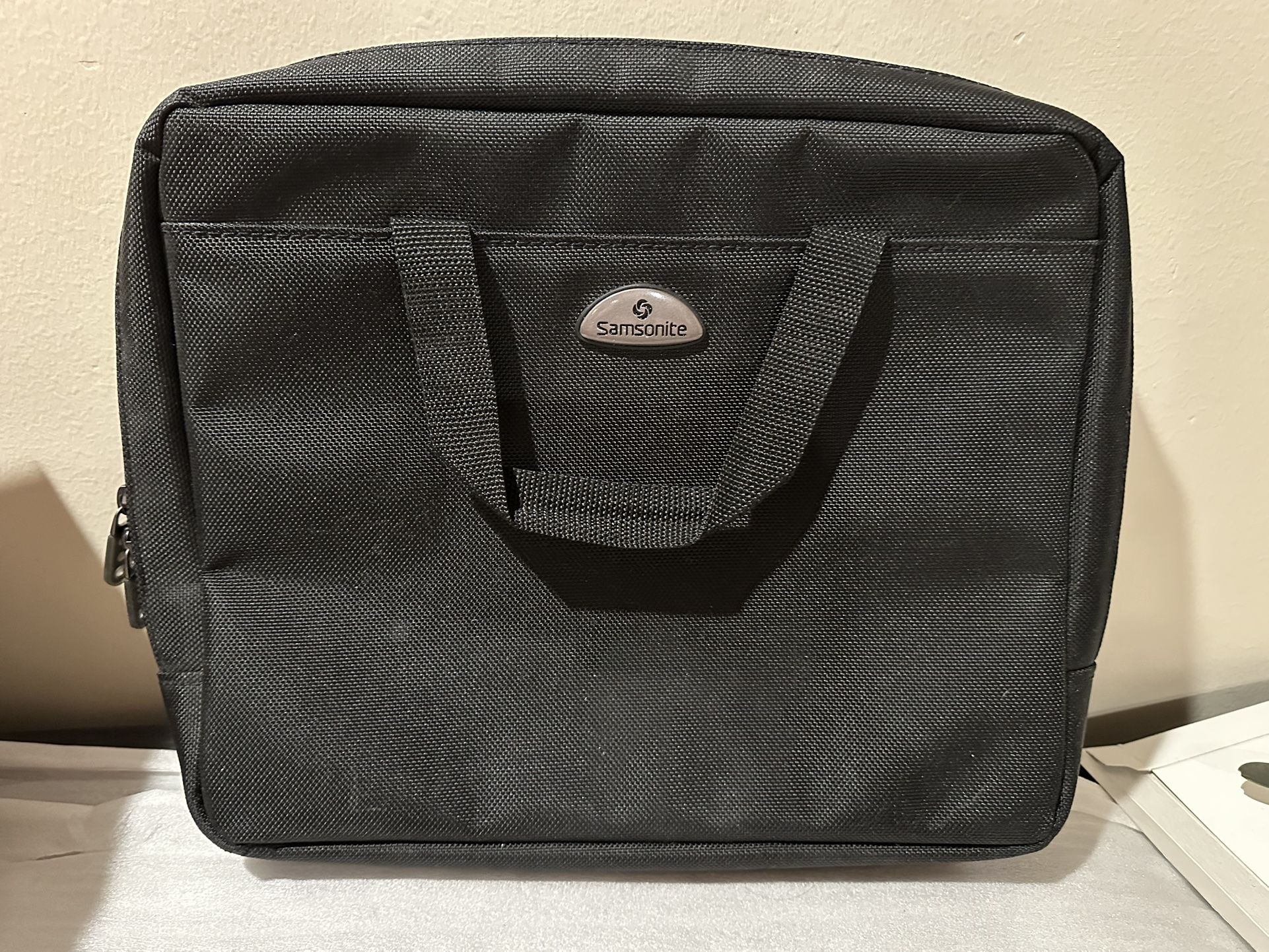 Samsonite Laptop/ipad Bag - 14”x10”x2.5” - Like new