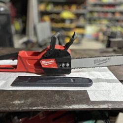 Milwaukee M18 FUEL 16 in. 18V Lithium-Ion Brushless Battery Chainsaw (Tool-Only