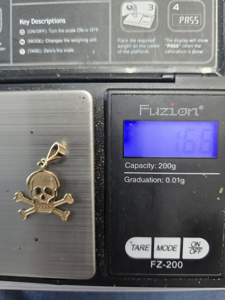 14kt GOLD SKULL PENDANT