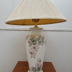 Beautiful And Elegant Flowered Lamp