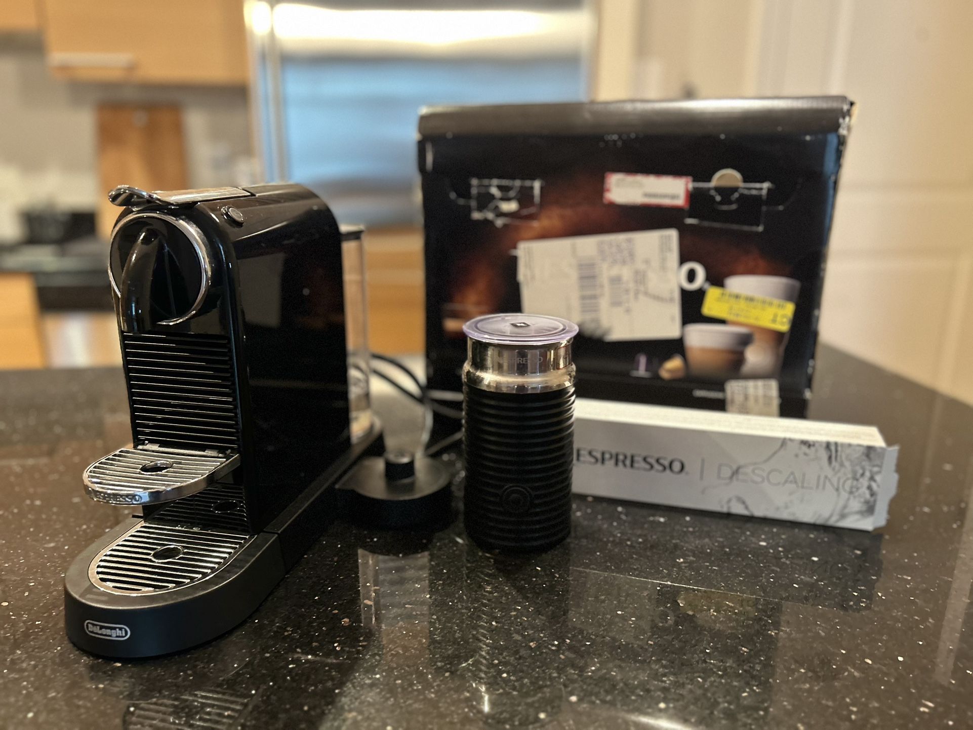 De'Longhi Nespresso Coffee Machine Citiz, Milk Frother, Black, original capsule, free descaling kit