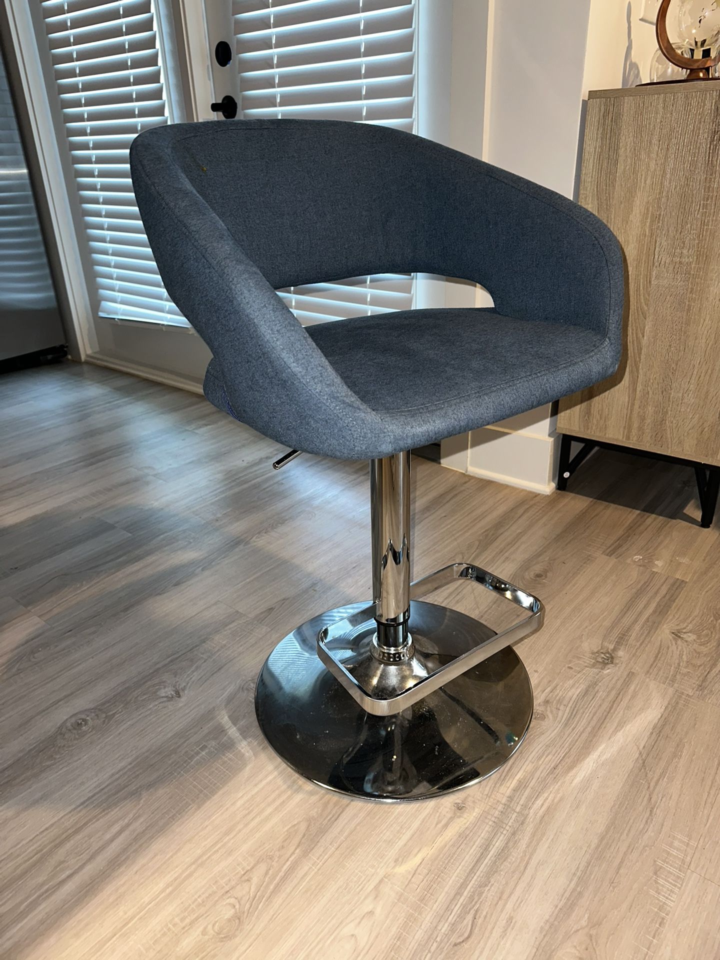 2 Modern Bar Stools – Swivel, Adjustable Height
