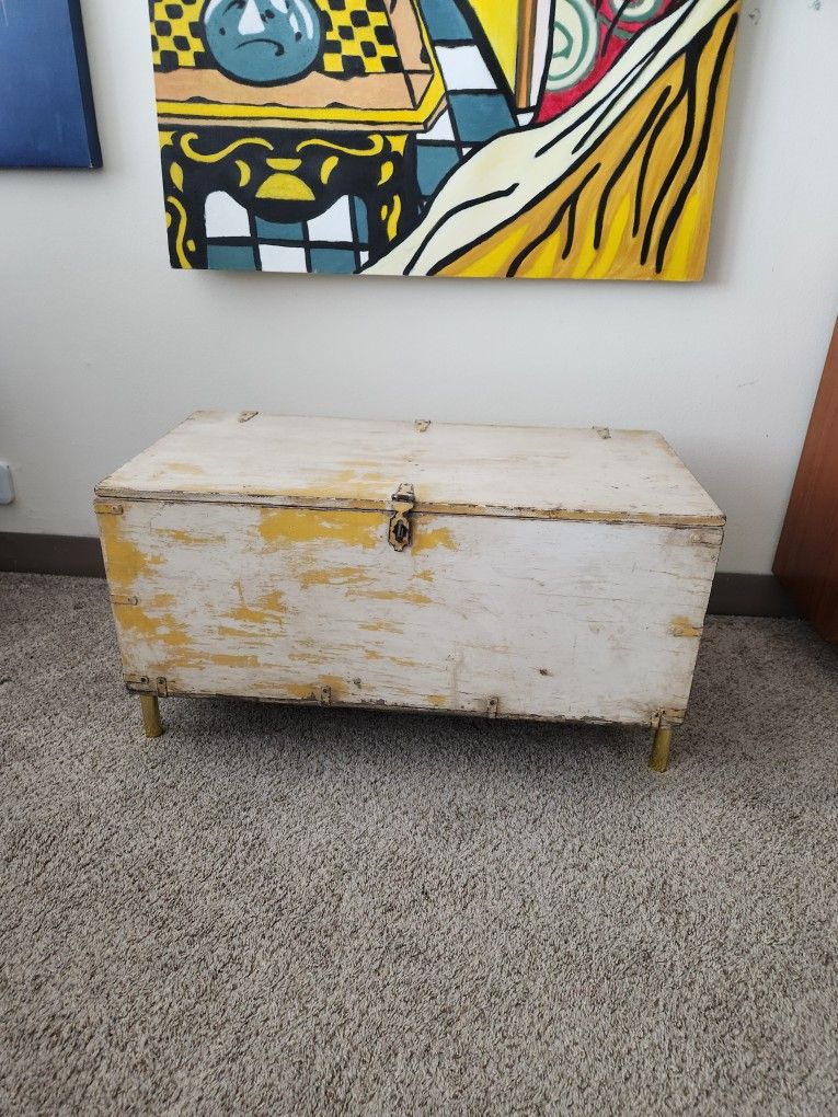 Vinatge Chest Coffee Table with Storage