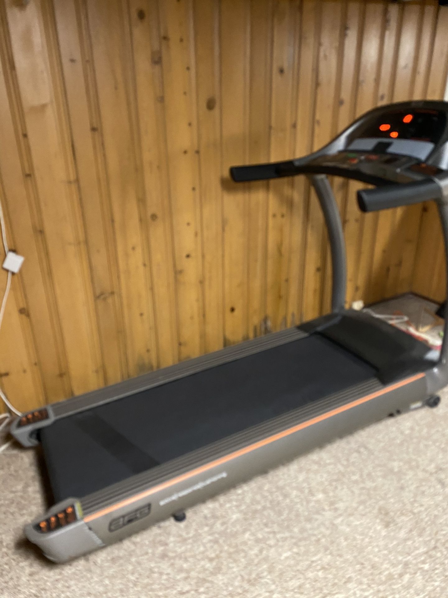 Active Response Cushioning Treadmill