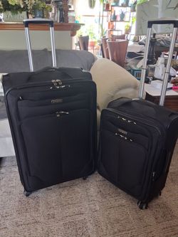 Like New, Set of 2 Samsonite Solyte DLX Softside - Expandable Luggage with Spinner Wheels, 29", 24", Black (Midnight Black)
Used only once, practicall