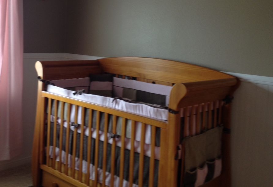 Crib - Convertible To Toddler Bed And Full Size Bed