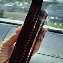 Hourglass Foundation Brush 
