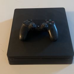 PS4 Slim 