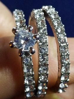 Gorgeous WOMAN'S round cut wedding engagement promises ring size 9