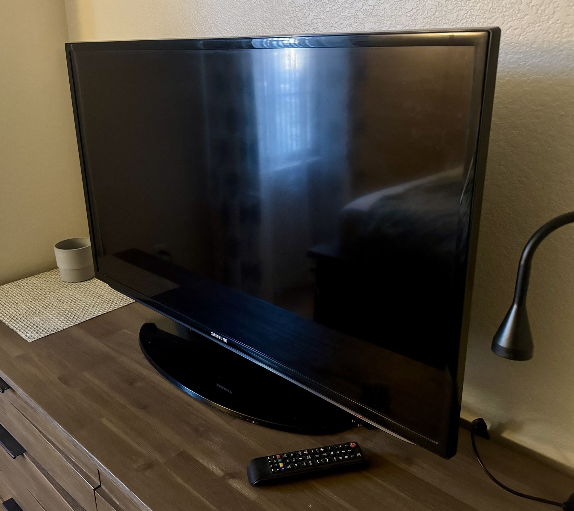 Samsung 36” TV