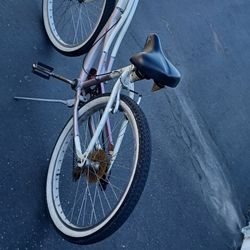 26 " 7 SPEEDS BEACH CRUIZER BIKES EXCELLENT CONDITIONS 