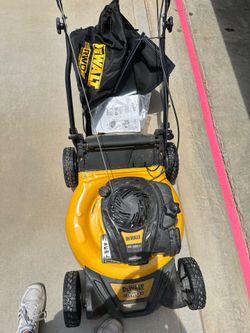 DEWALT21 in. 150cc Briggs and Stratton 625ex Engine Rear Wheel Drive 2-in-1 Gas Self Propelled Walk Behind Lawn Mower + Gas can