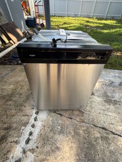 Whirlpool dishwasher 24” - model 583-0
