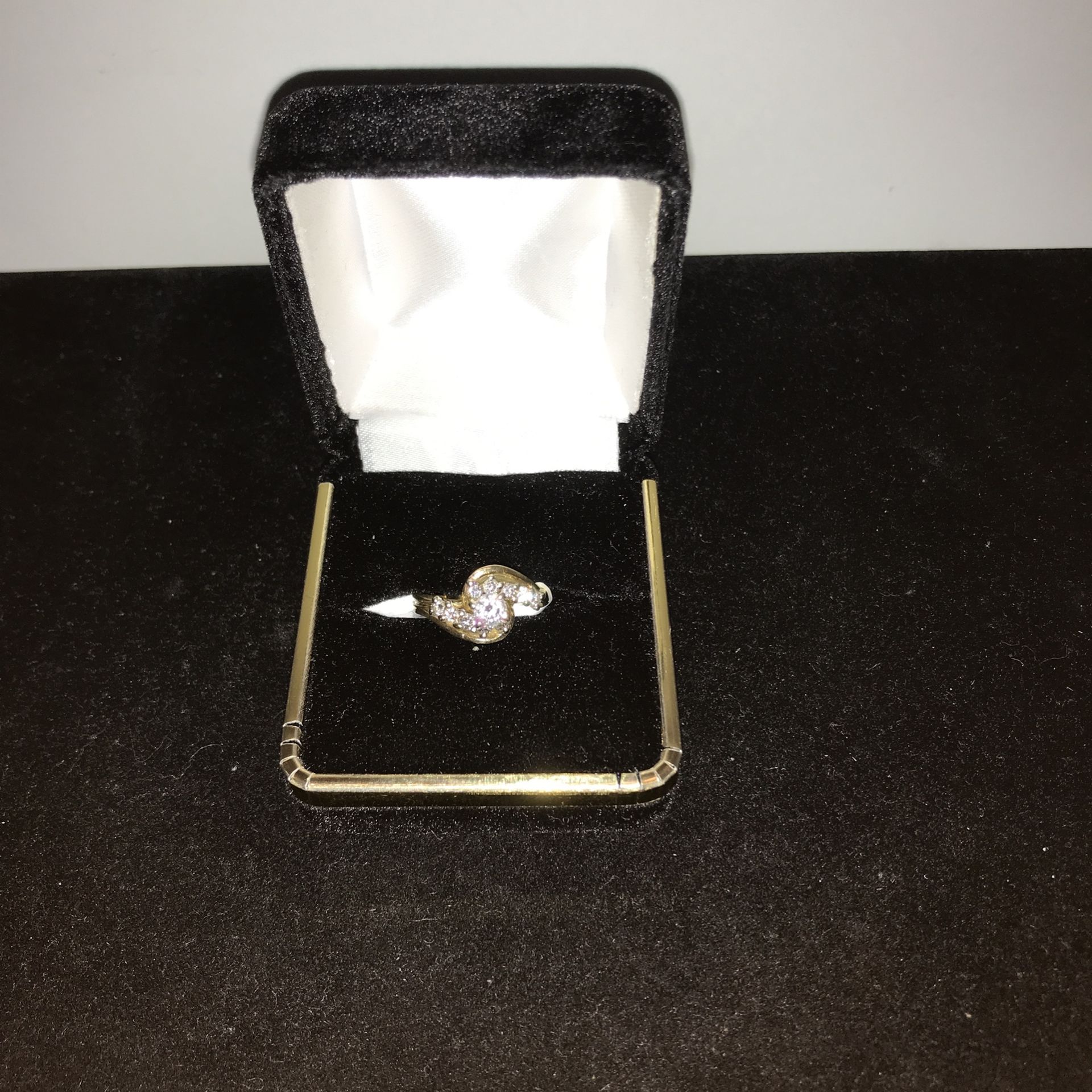33638-1 14KYG LDS SWIRL DESIGN DIAMOND RING