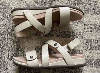 Vionic Cypress - Women's Strappy Sandal Size 8