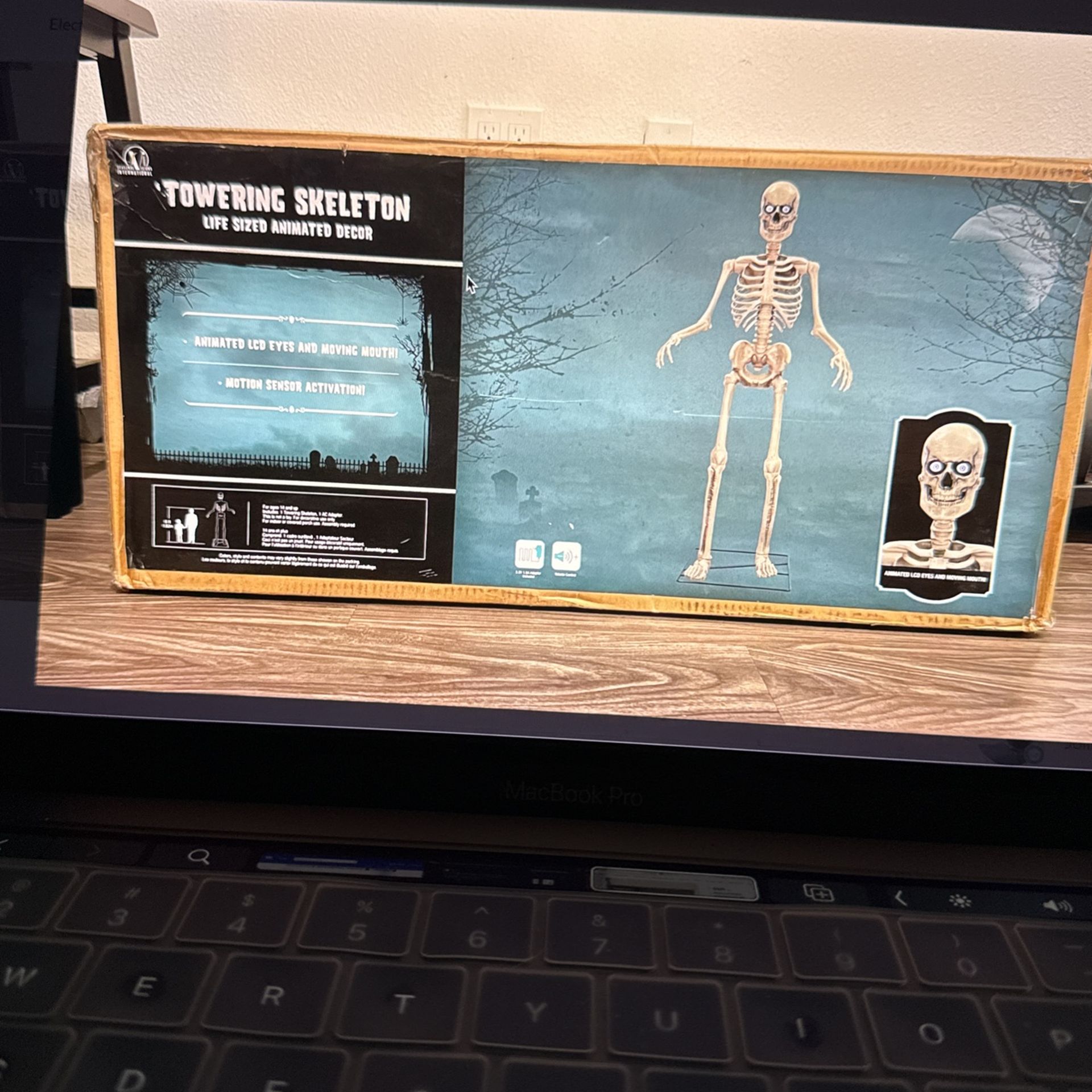 Towering Skeleton 8ft