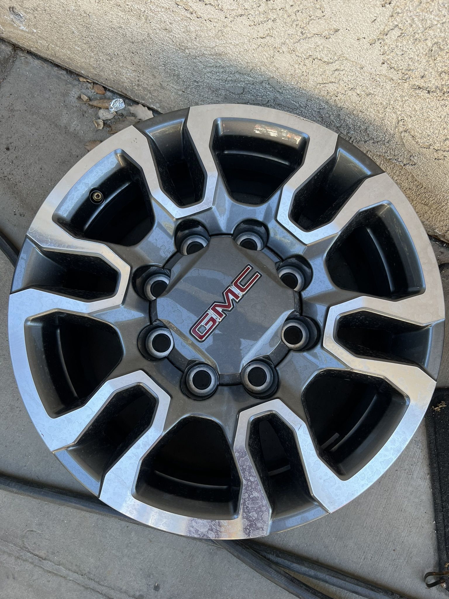 GMC Rim for Sale in Riverside, CA - OfferUp