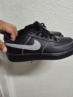 Boys black NIKE sneakers