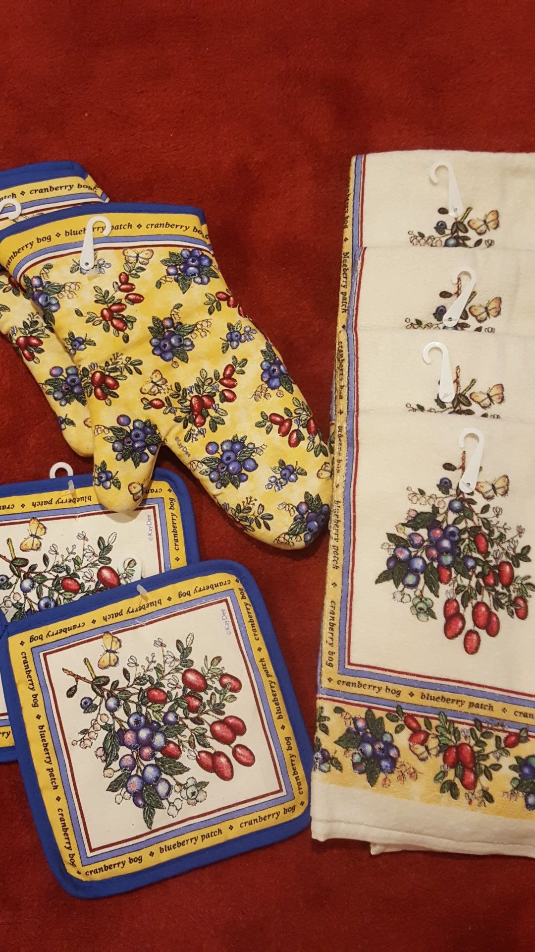 NEW Kay Dee Designs 8 piece kitchen towels, oven mitts, potholders