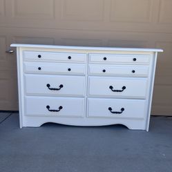 Dresser White 6-Drawers 
