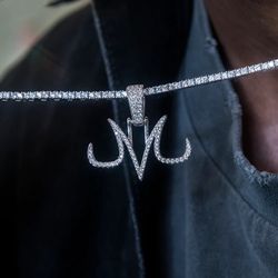 MAJIN PENDANT + CHAIN