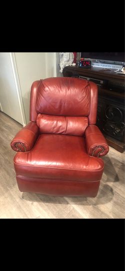 Gorgeous leather recliner chair