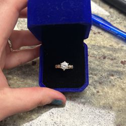 10kt  Engagement Style Ring