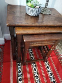 Vintage Solid Oak Nesting Tables - Set of 3 (Excellent Condition)