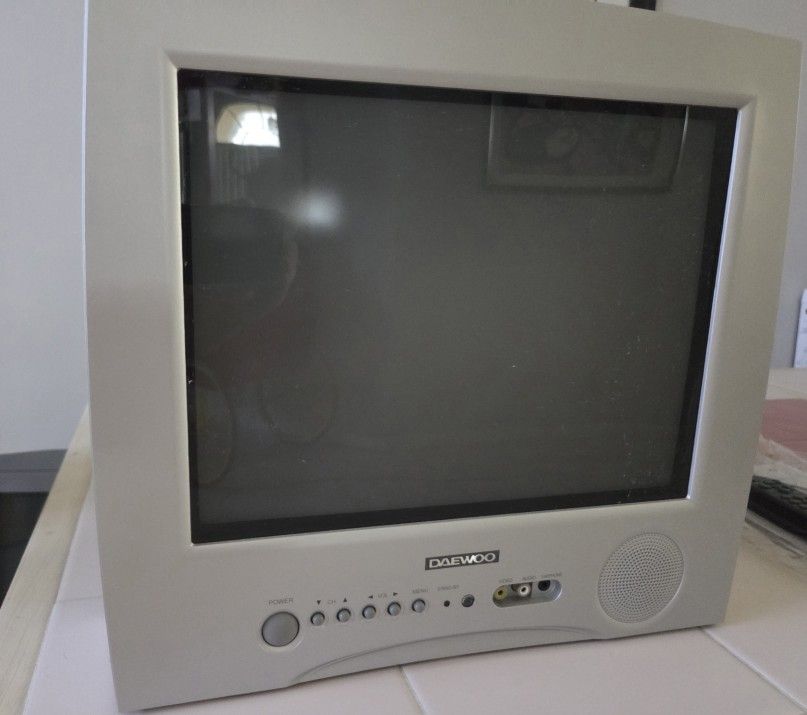 DAEWOO 14 INCH CRT TV NEVER USED $100