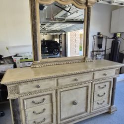 Dresser Chest With Mirror 