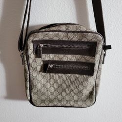 Gucci Crossbody Shoulder Bag 

