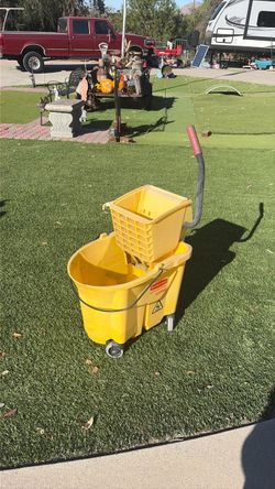 Rubbermaid commercial mop bucket
