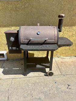 Pit Boss 820 series wood pellet grill