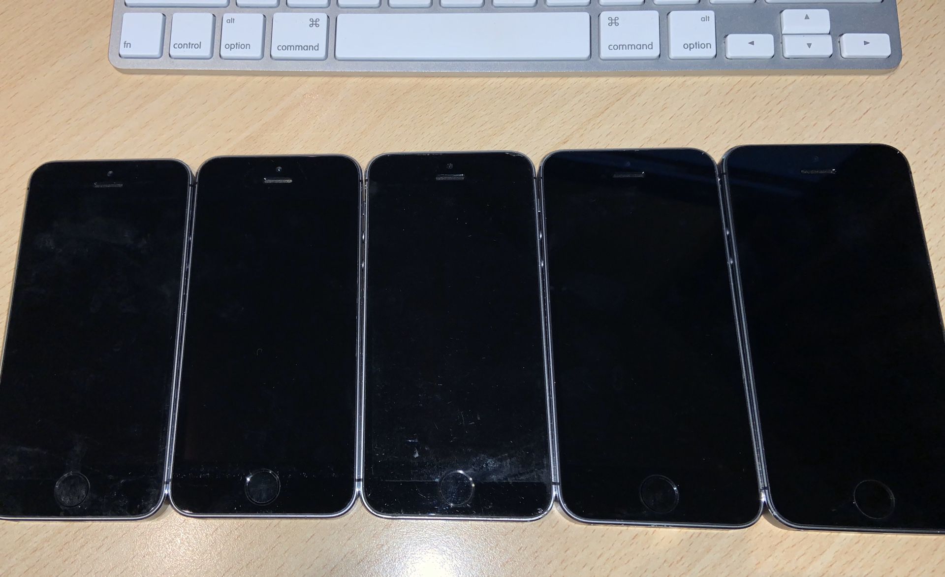 5 iPhones 5s 32gb ICloud locked