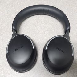 Like-new Bose Ultra QuietComfort Noise Cancelling Headphones