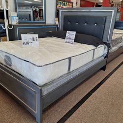 214... Queen Bed Dresser And Mirror 