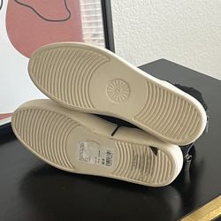 Ugg  ( Size 6.5)