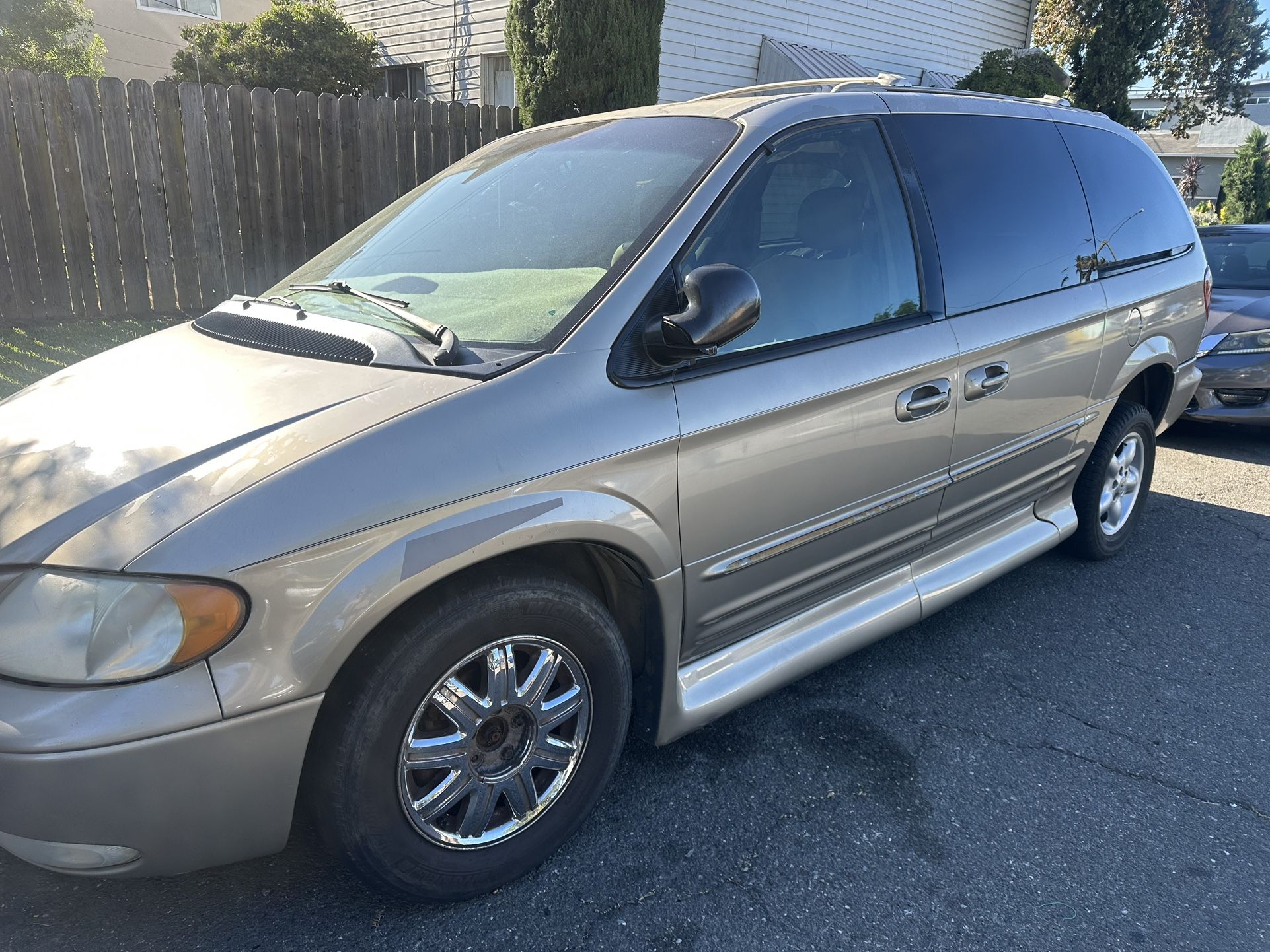 Chrysler Town & Country 2004